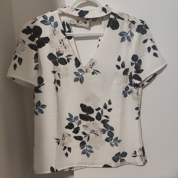 3/$20 Dynamite Floral T-shirt - Picture 1 of 3